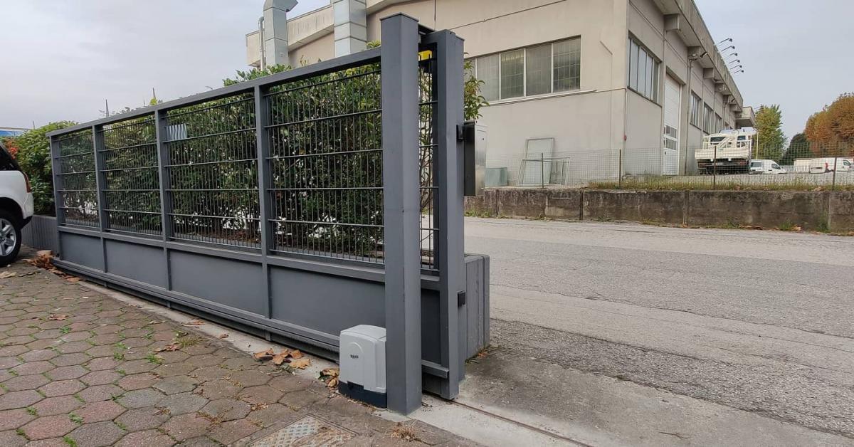 Automatic Sliding Gate — Gated Community
